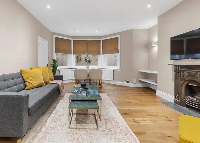 Elegant 2 Bedroom Flat In Prime Central London